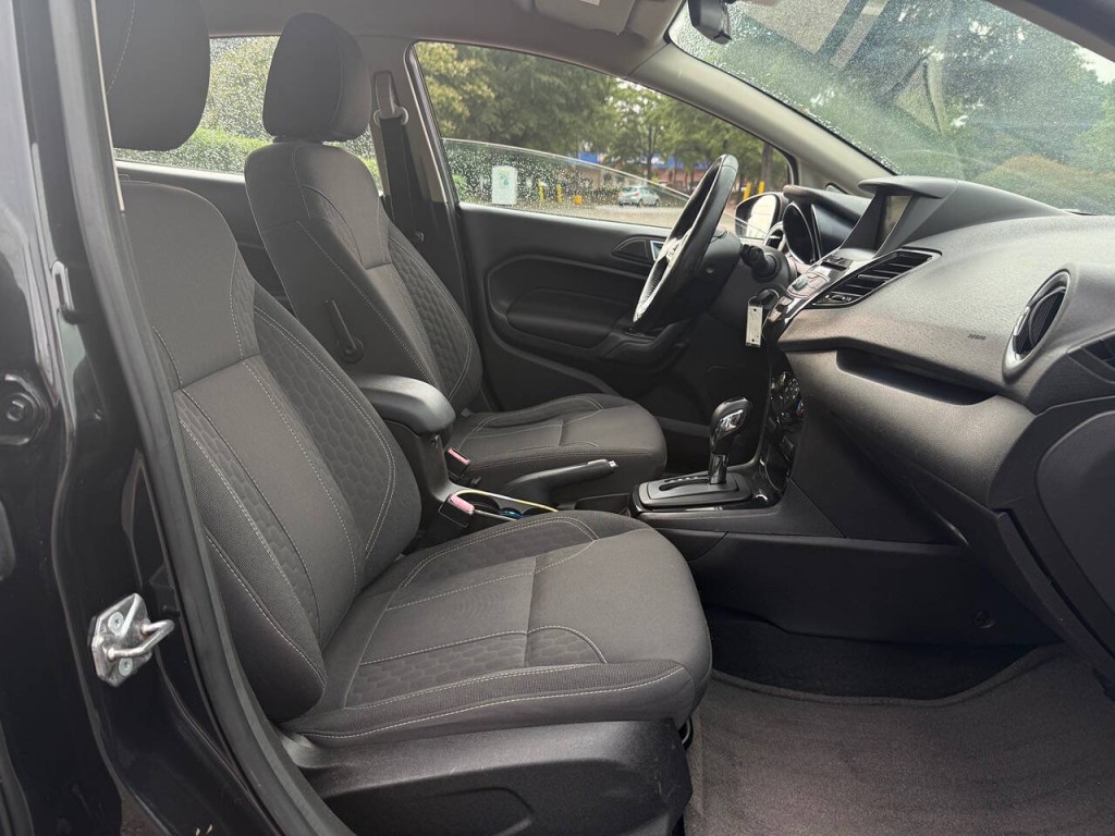 2015 Ford Fiesta Image 19