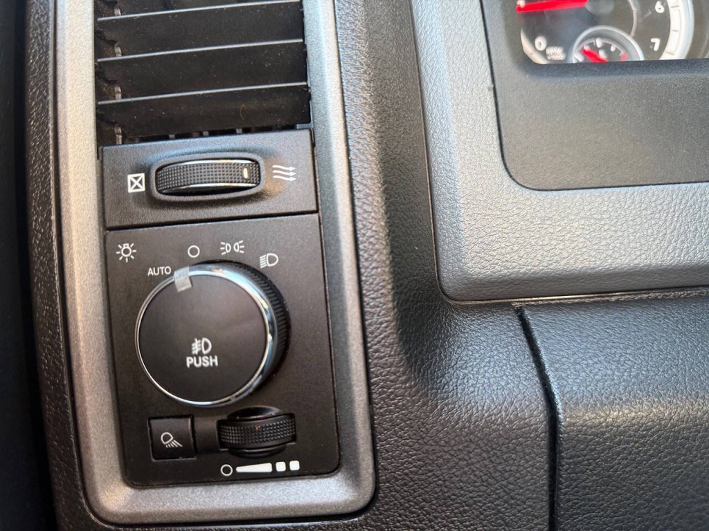 2014 RAM 1500 Image 26