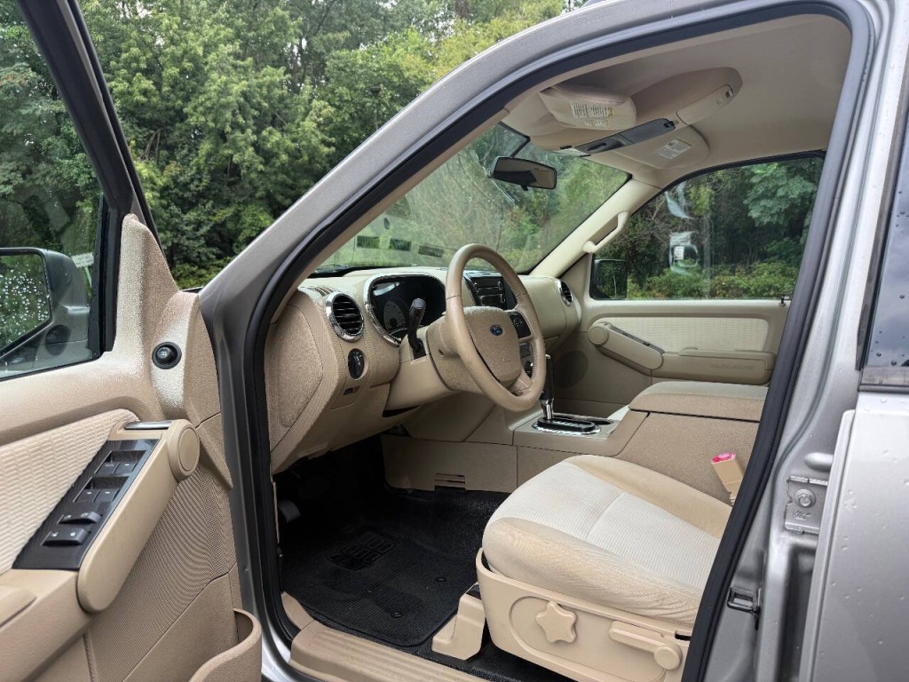 2008 Ford Explorer Image 9