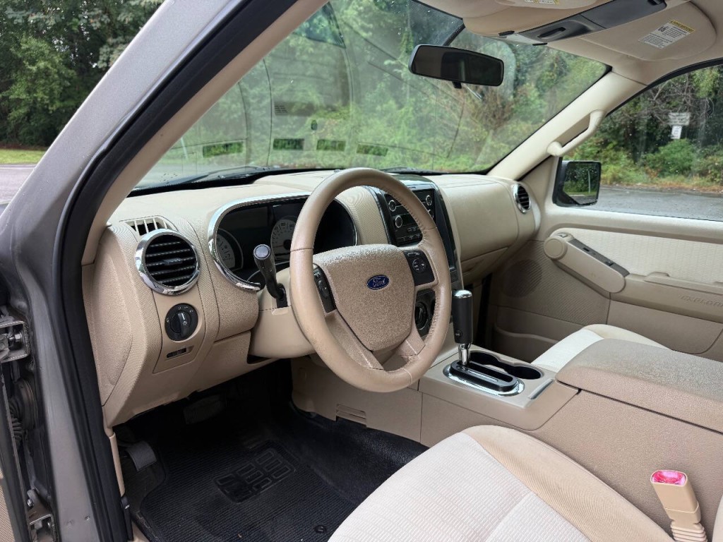 2008 Ford Explorer Image 10