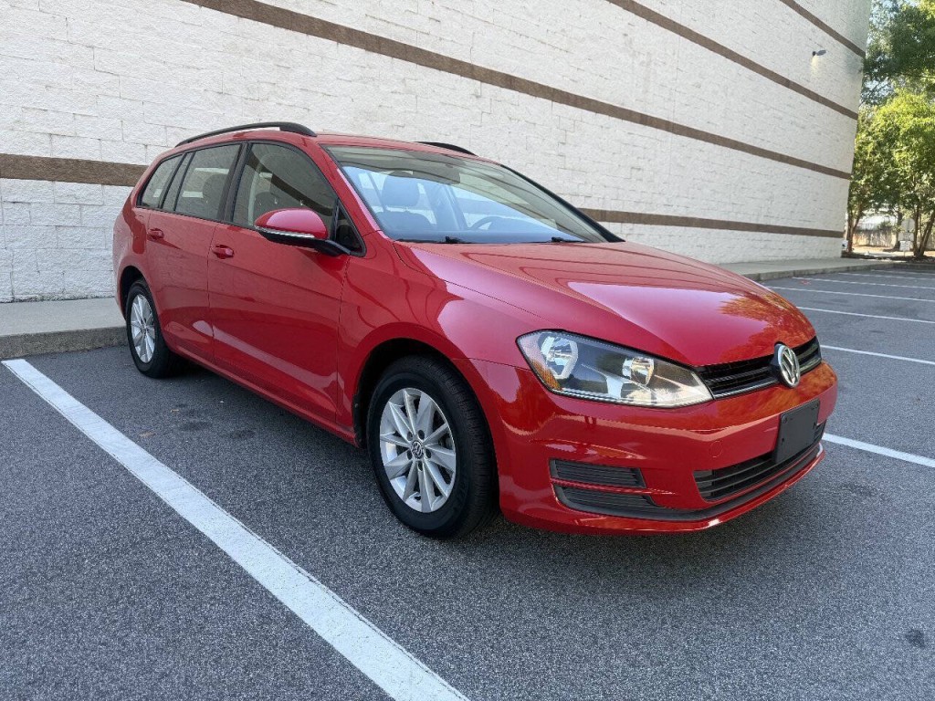 2016 Volkswagen Golf Image 2