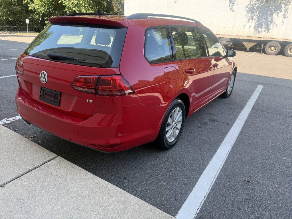 2016 Volkswagen Golf Image 4