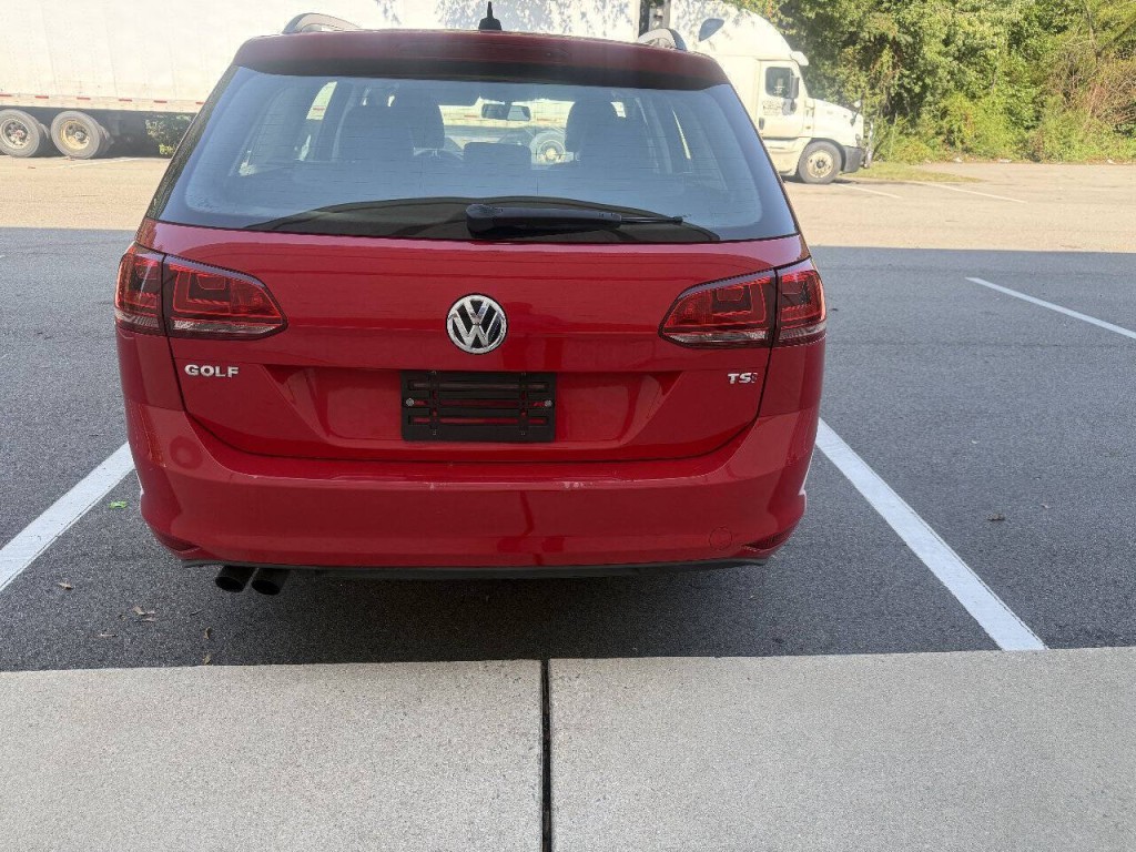 2016 Volkswagen Golf Image 5