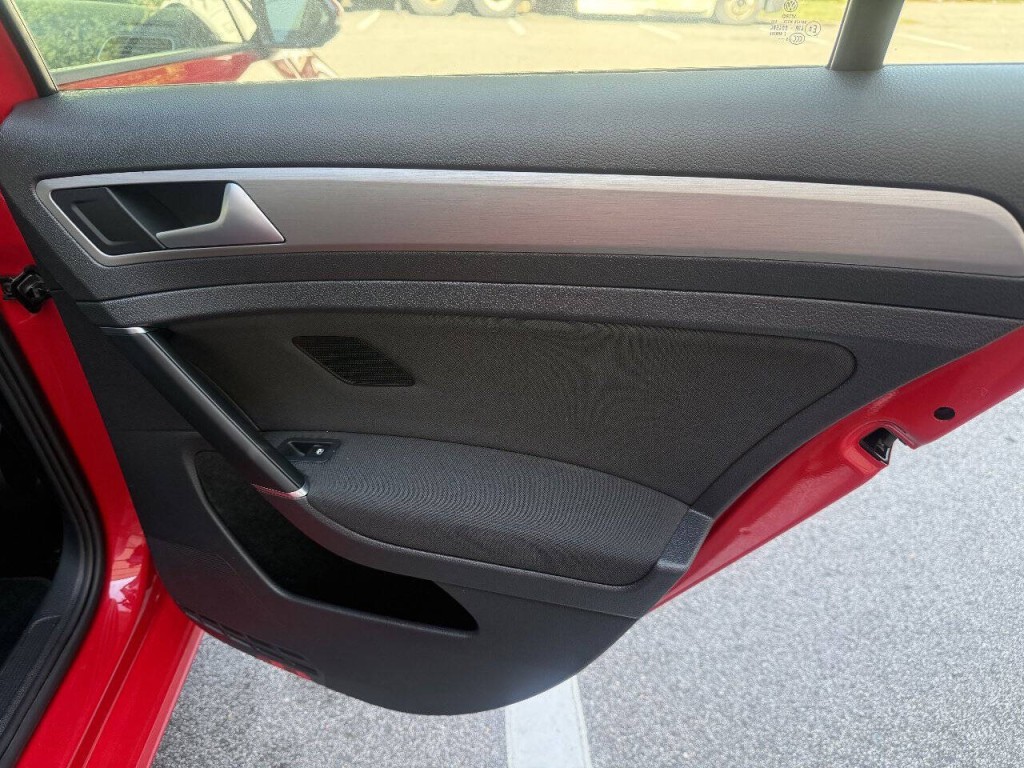 2016 Volkswagen Golf Image 17