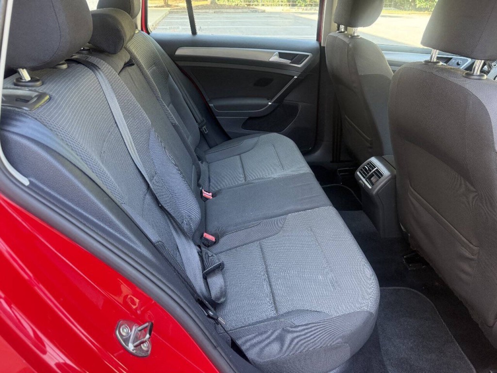 2016 Volkswagen Golf Image 18