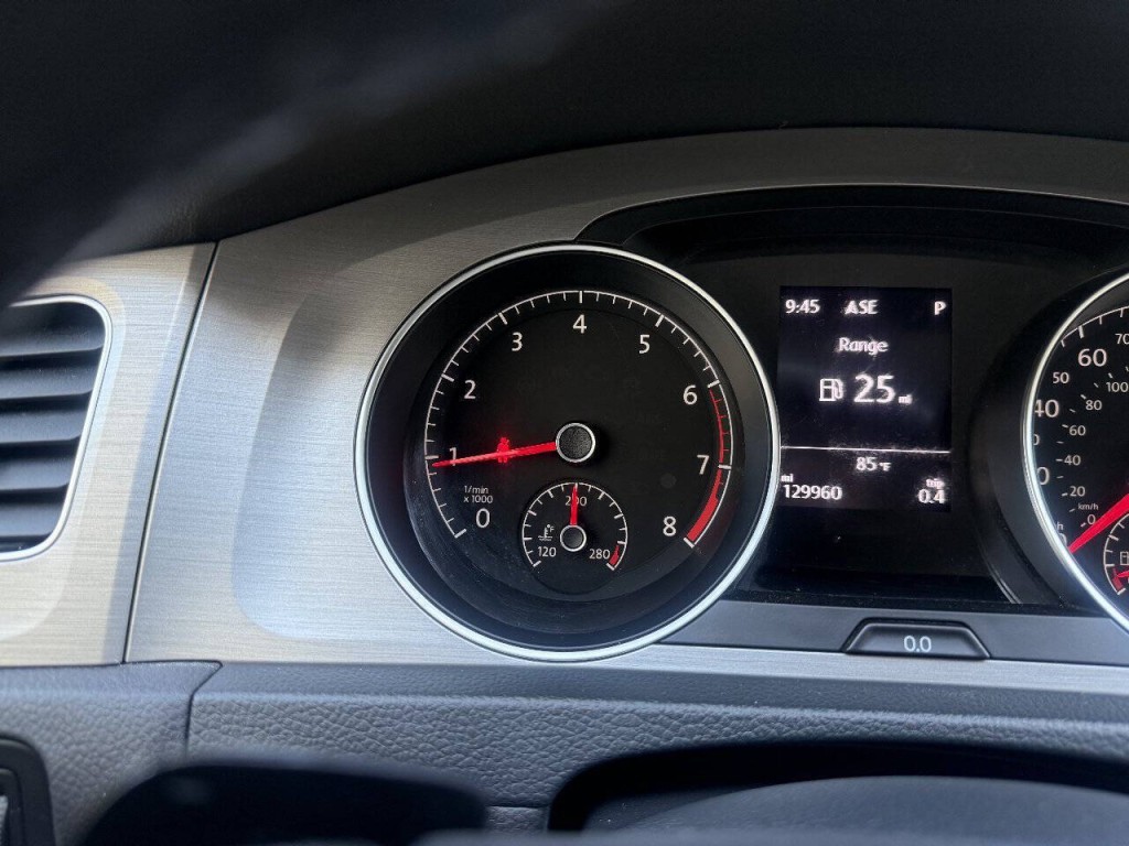 2016 Volkswagen Golf Image 22