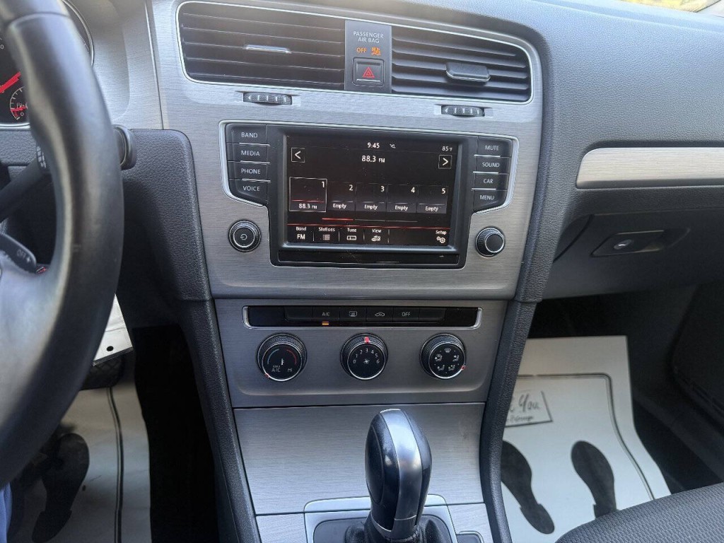 2016 Volkswagen Golf Image 23