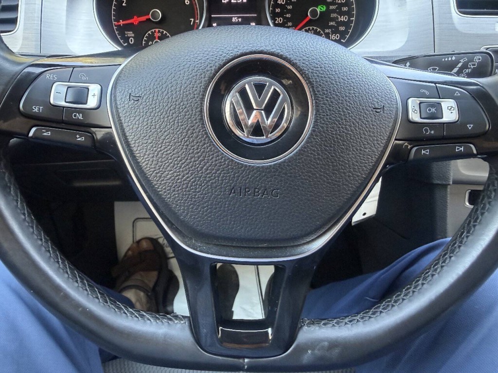 2016 Volkswagen Golf Image 28