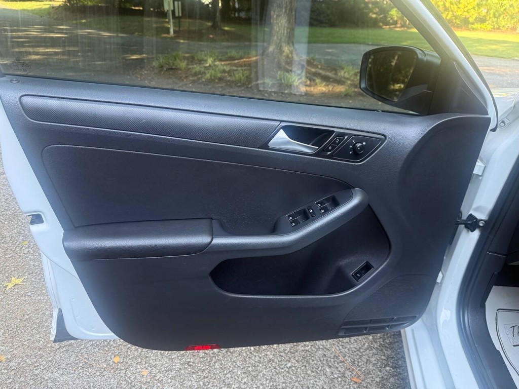 2016 Volkswagen Jetta Image 10