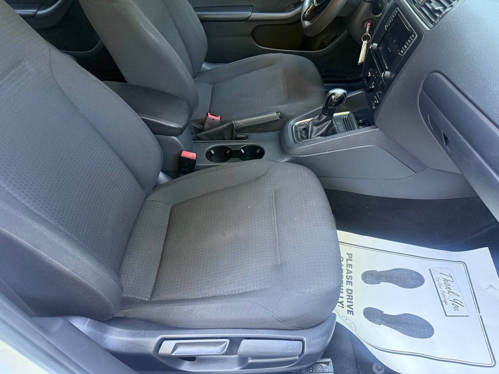 2016 Volkswagen Jetta Image 16