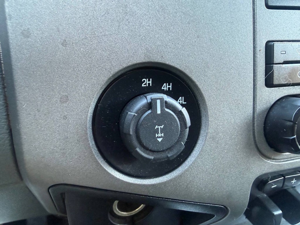 2012 Ford F-250 Image 25