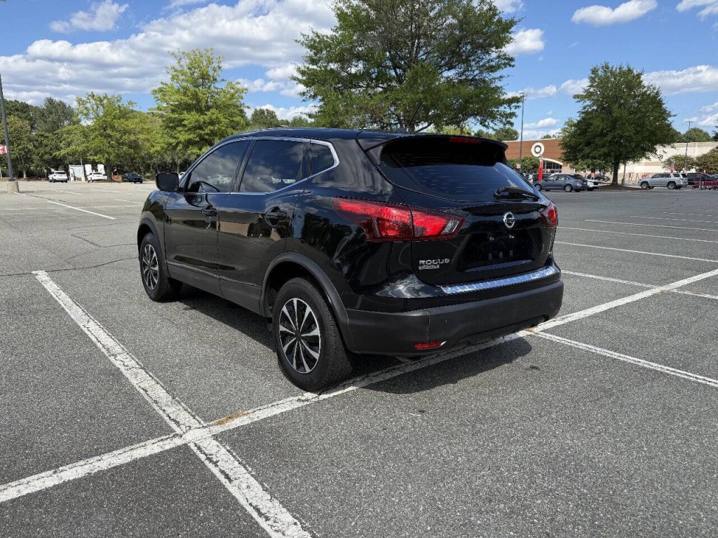 2018 Nissan Rogue Image 3