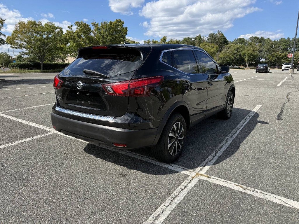 2018 Nissan Rogue Image 4