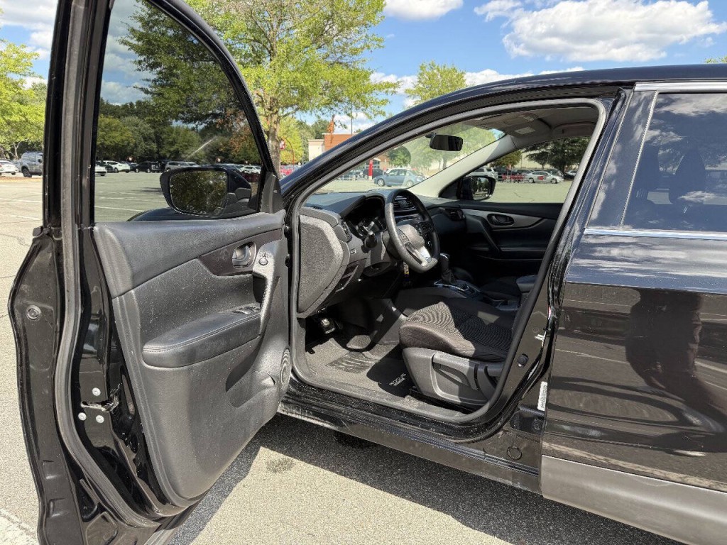 2018 Nissan Rogue Image 8
