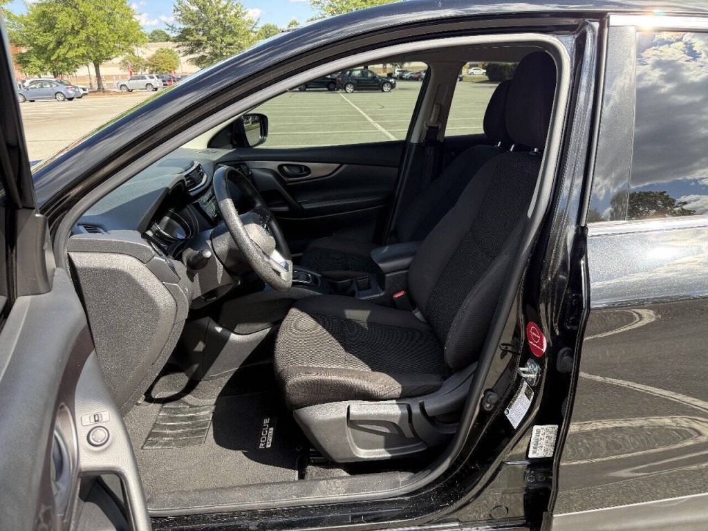 2018 Nissan Rogue Image 9