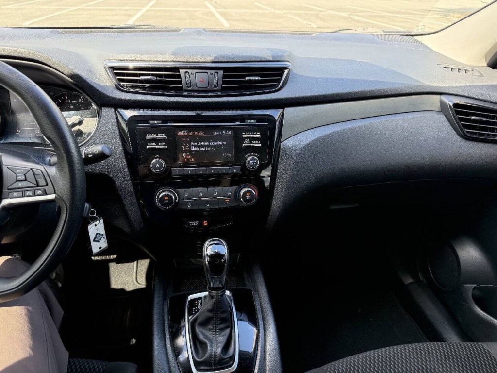 2018 Nissan Rogue Image 12