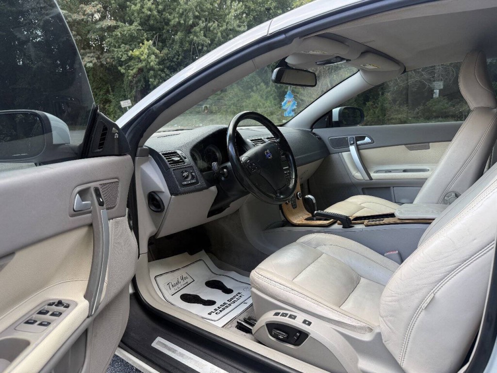 2011 Volvo C70 Image 10