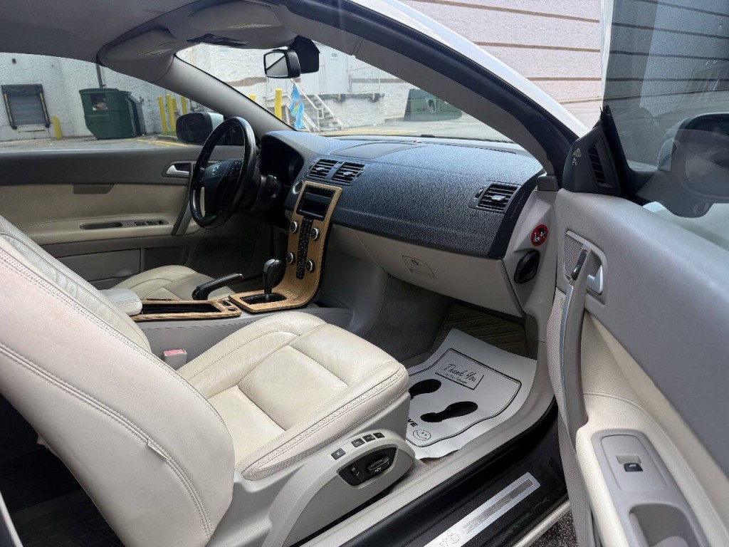 2011 Volvo C70 Image 12