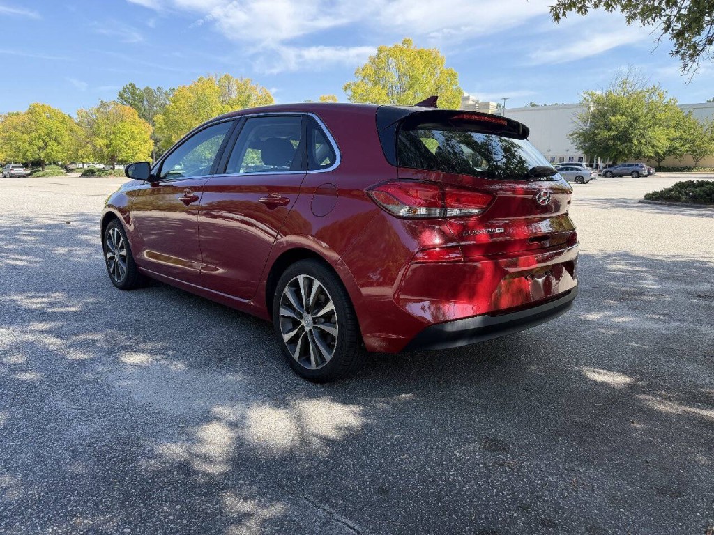 2018 Hyundai Elantra Image 3
