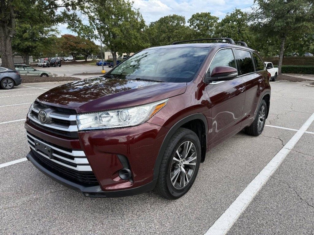 2018 Toyota Highlander Image 1