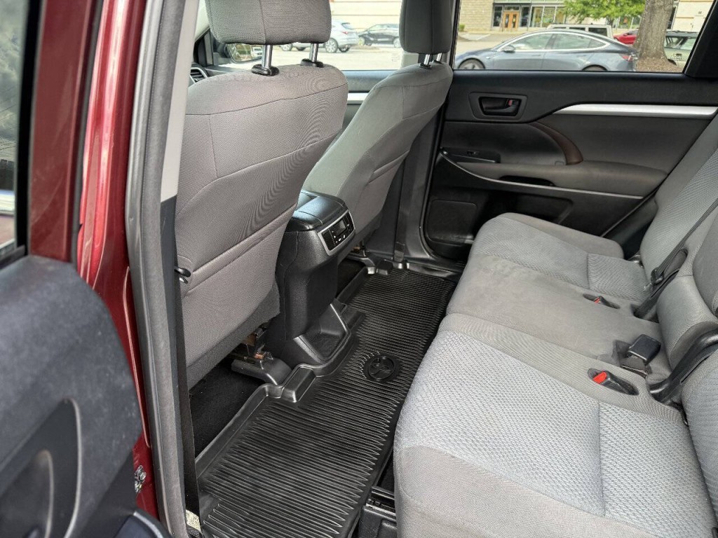 2018 Toyota Highlander Image 12