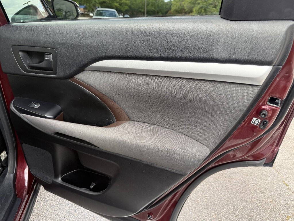 2018 Toyota Highlander Image 14