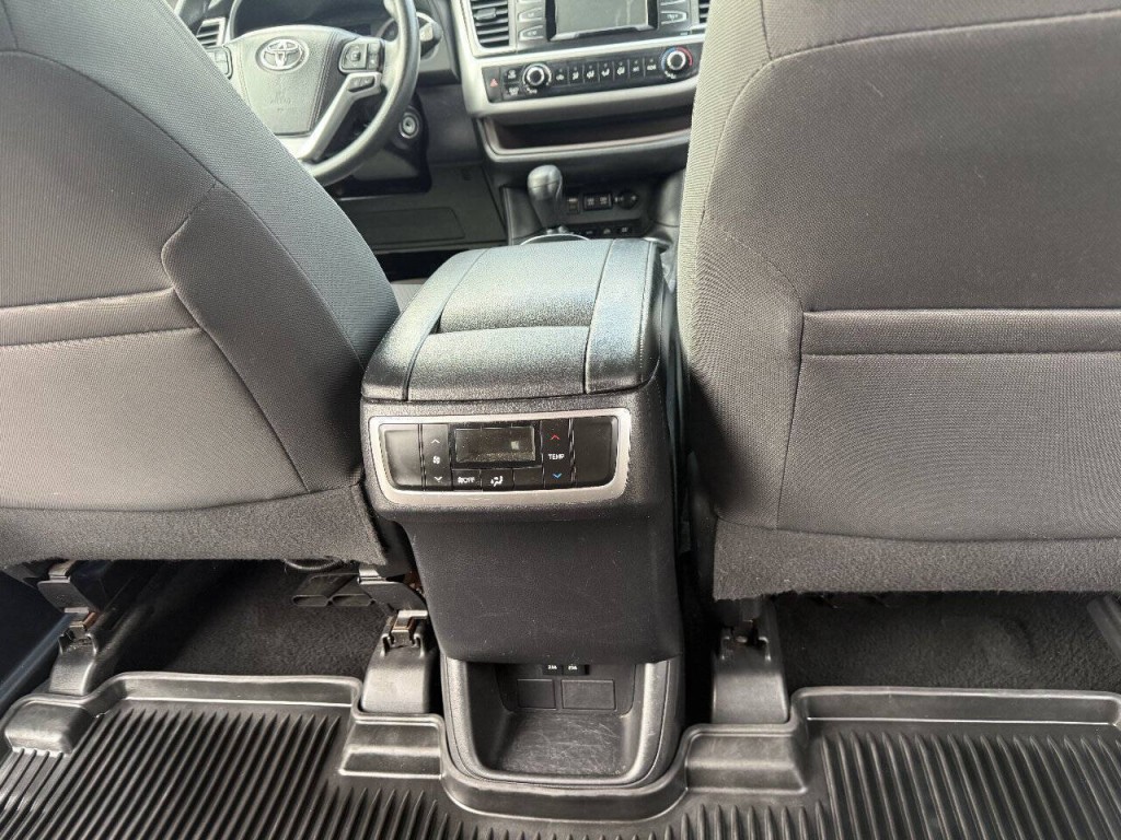2018 Toyota Highlander Image 16