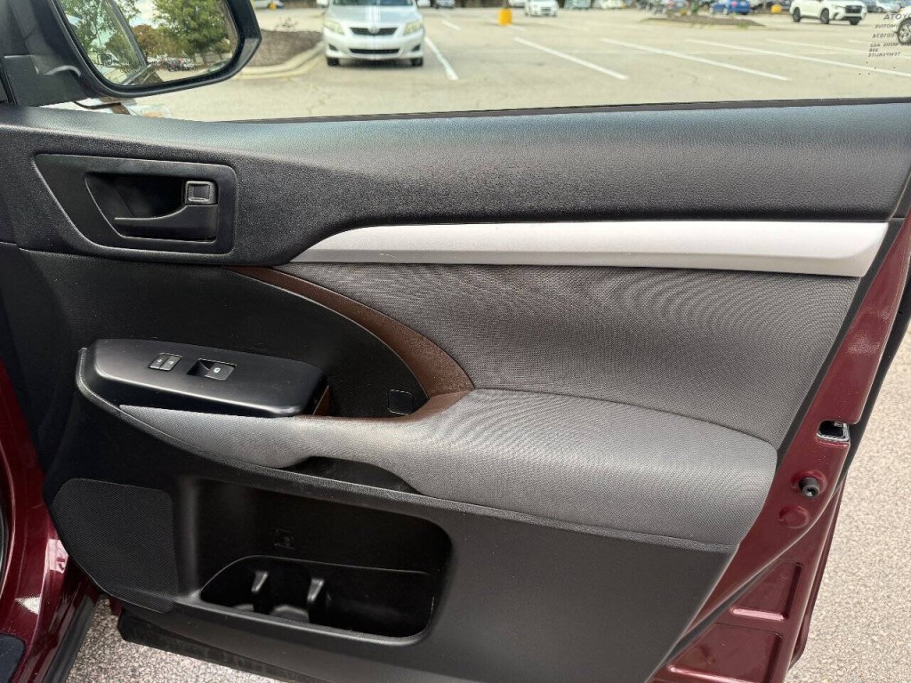 2018 Toyota Highlander Image 17