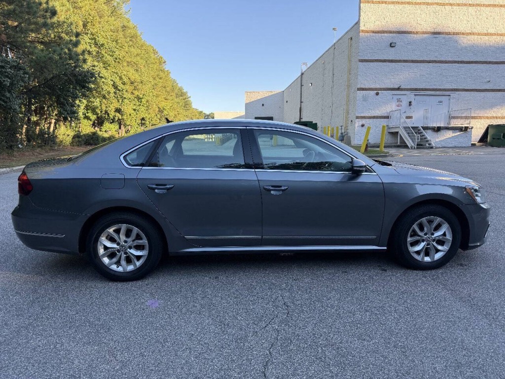 2017 Volkswagen Passat Image 3