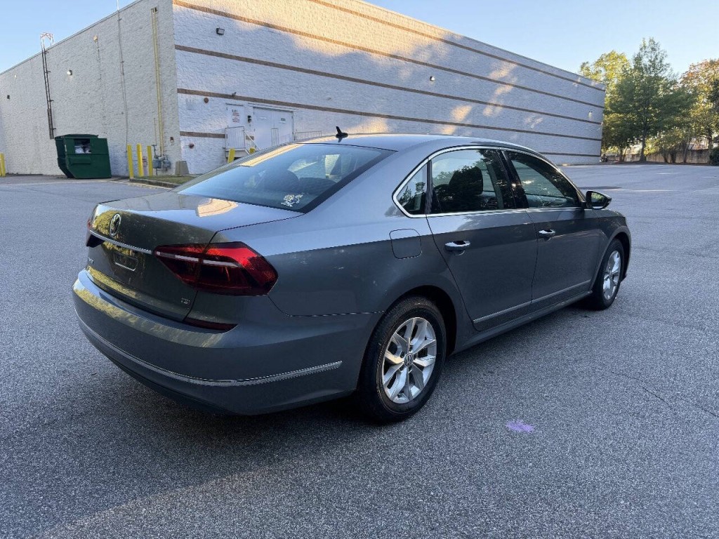 2017 Volkswagen Passat Image 5