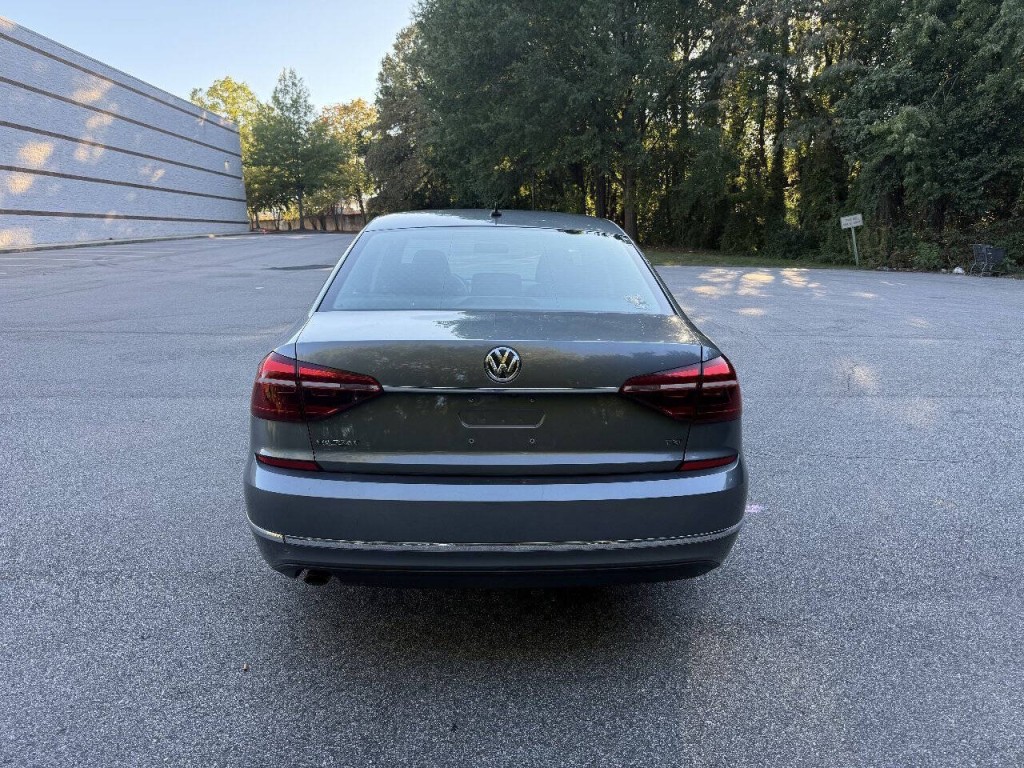 2017 Volkswagen Passat Image 6