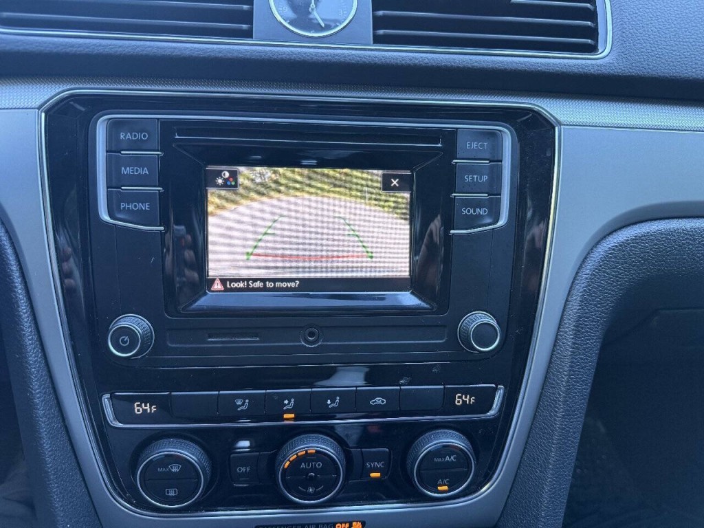 2017 Volkswagen Passat Image 14