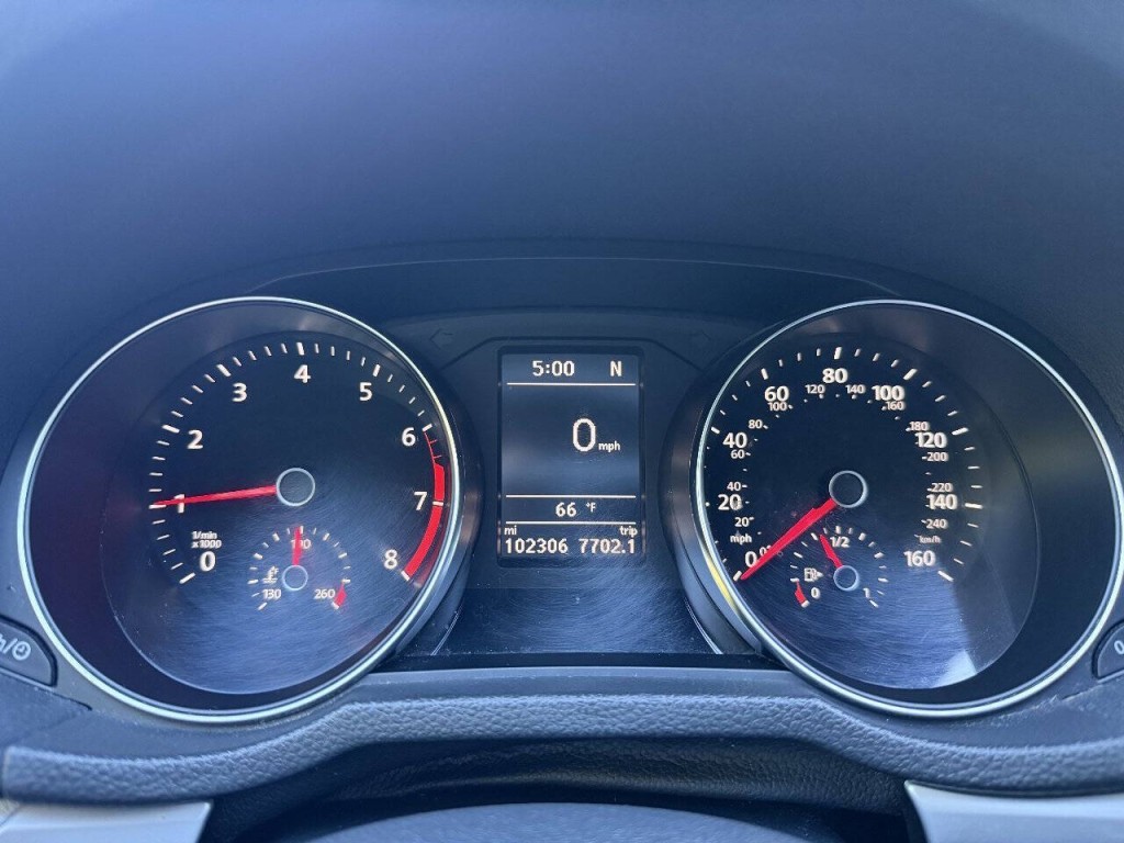 2017 Volkswagen Passat Image 15