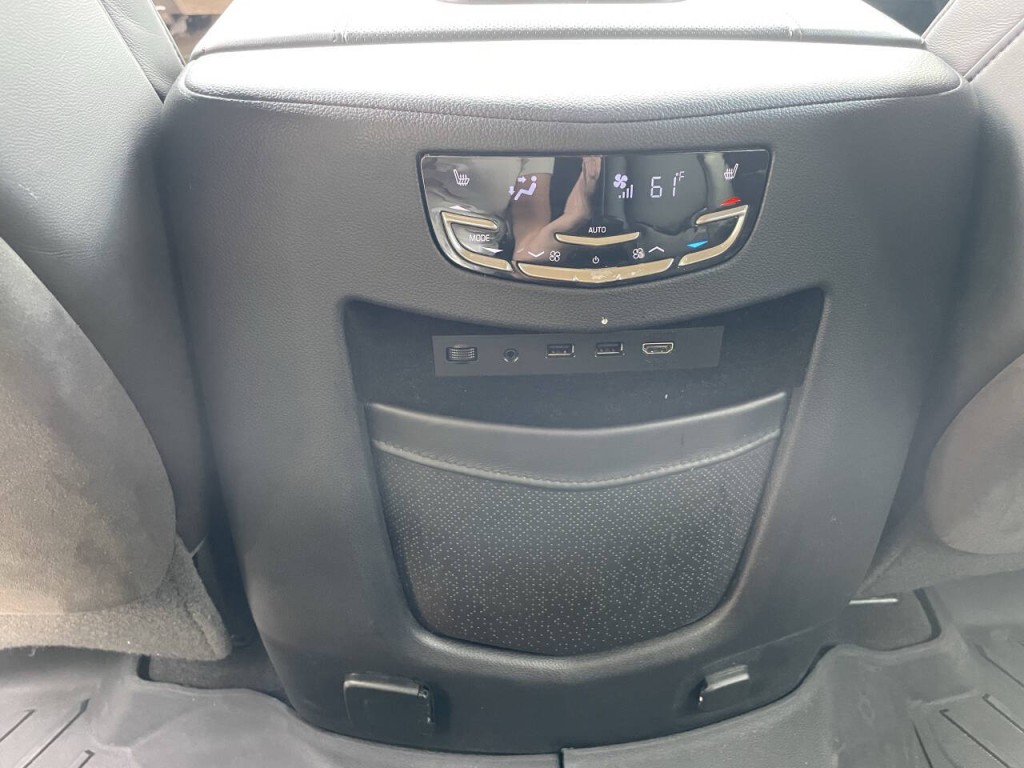2019 Cadillac Escalade Image 32