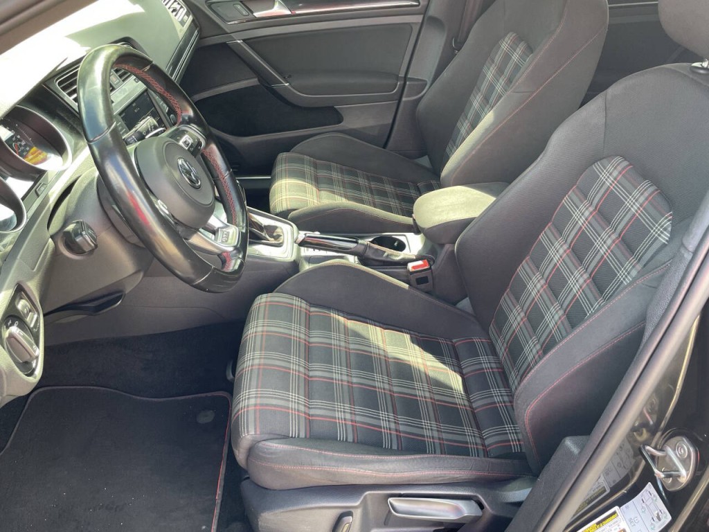 2017 Volkswagen GTI Image 5