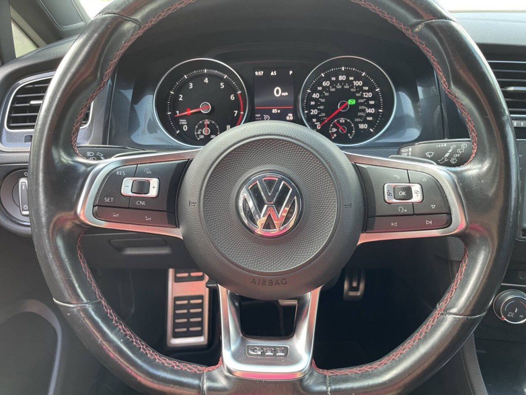 2017 Volkswagen GTI Image 8