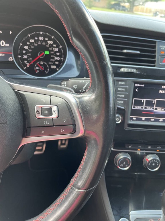 2017 Volkswagen GTI Image 9