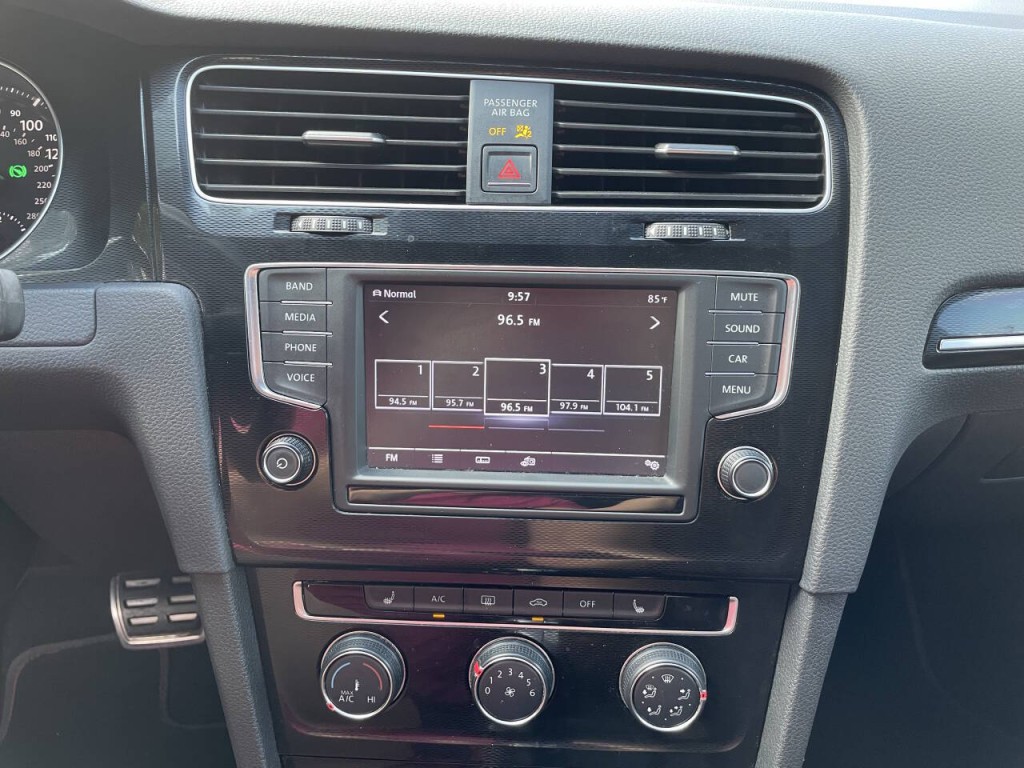 2017 Volkswagen GTI Image 10