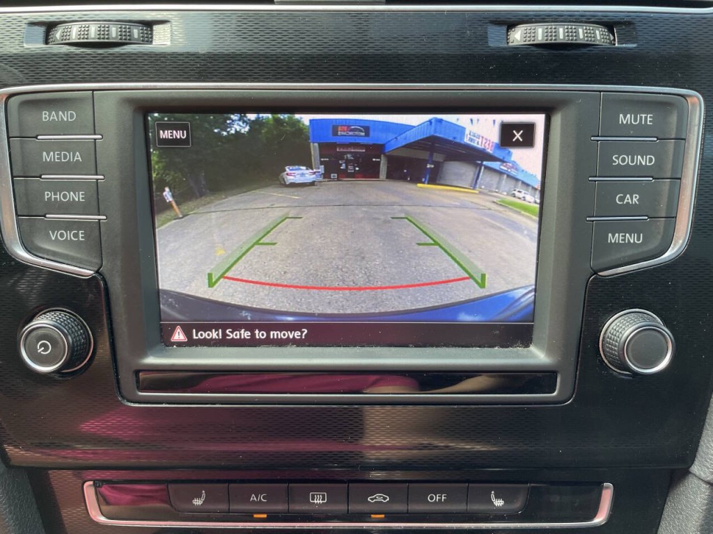 2017 Volkswagen GTI Image 11