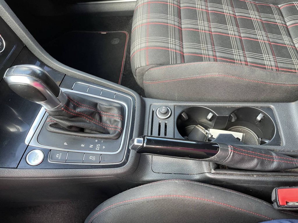 2017 Volkswagen GTI Image 13