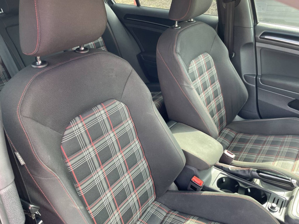 2017 Volkswagen GTI Image 15