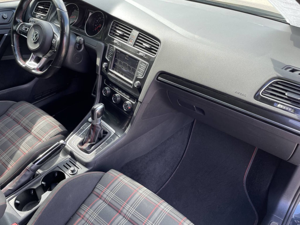 2017 Volkswagen GTI Image 16