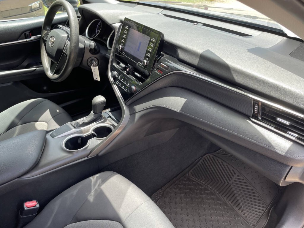 2021 Toyota Camry Image 17