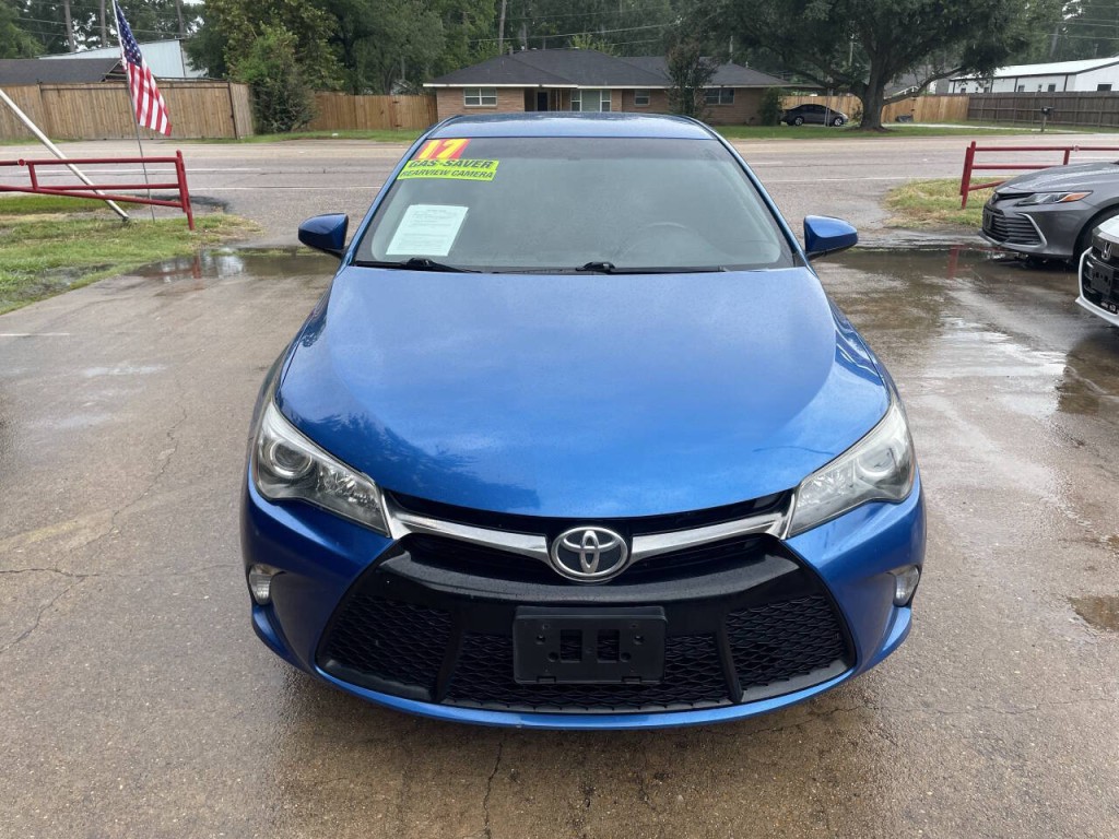 2017 Toyota Camry Image 2