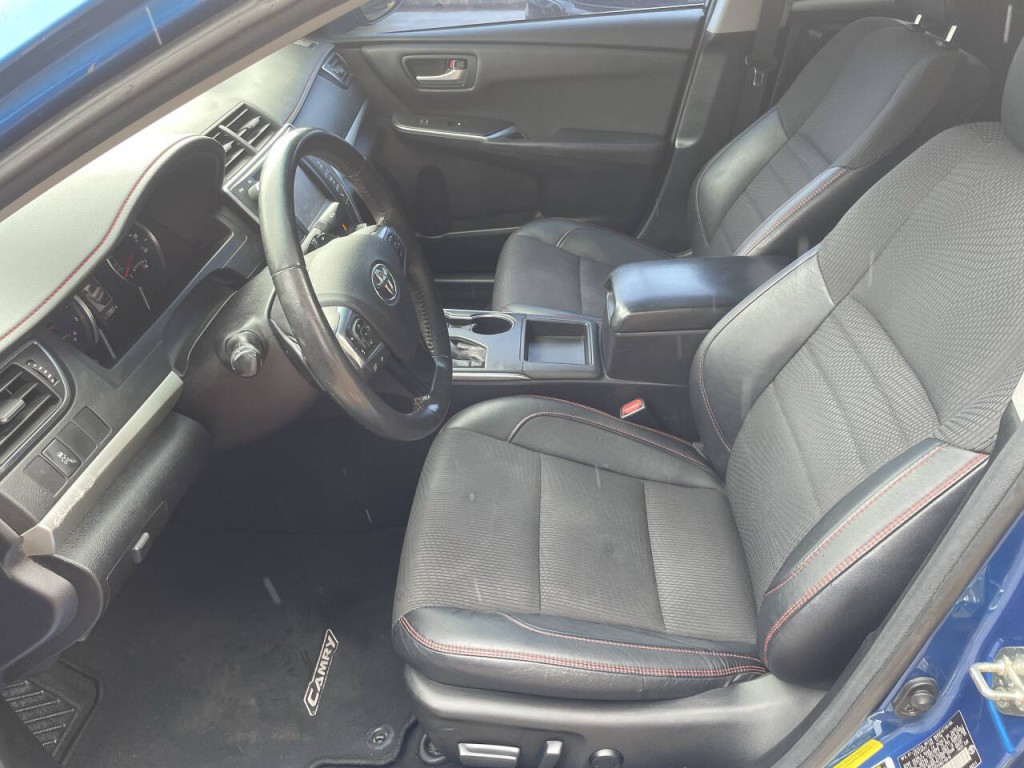 2017 Toyota Camry Image 4