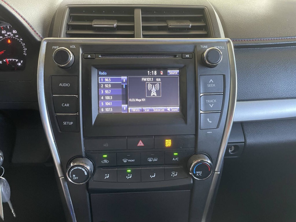 2017 Toyota Camry Image 6