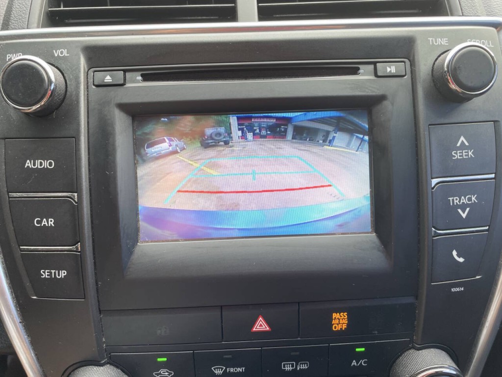 2017 Toyota Camry Image 8