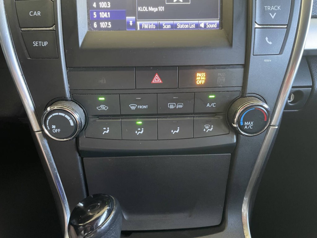 2017 Toyota Camry Image 9