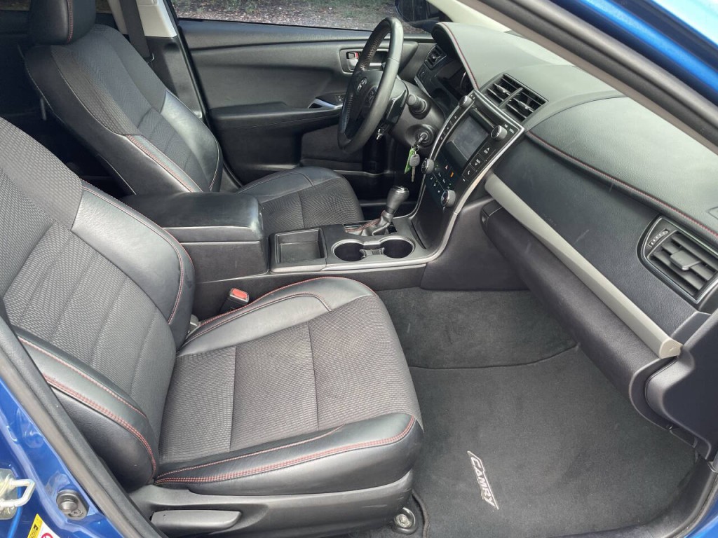 2017 Toyota Camry Image 11