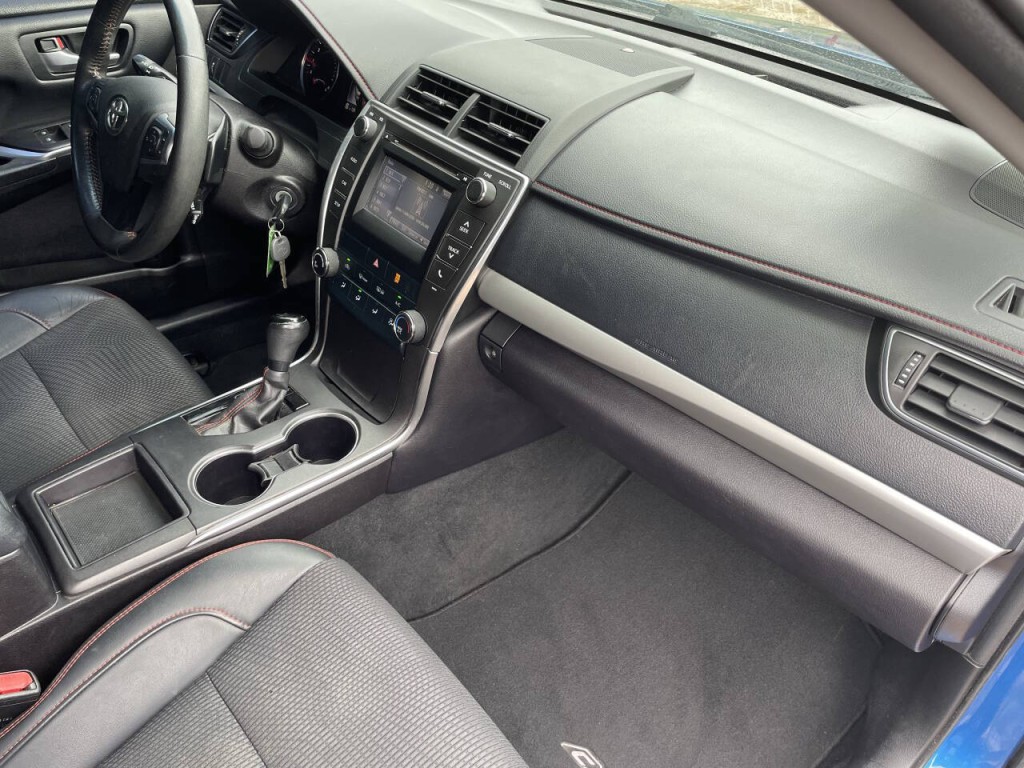 2017 Toyota Camry Image 12